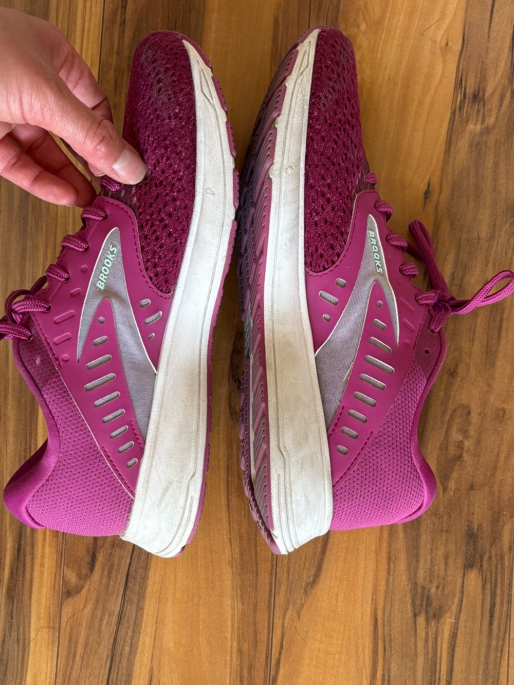 Brooks women, fuchsia, pink, running shoes sneakers range 2 size 9 - Picture 4 of 11